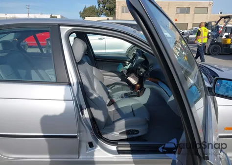 2001 BMW 325I из США, поврежденный, VIN WBAAV33491FU76586